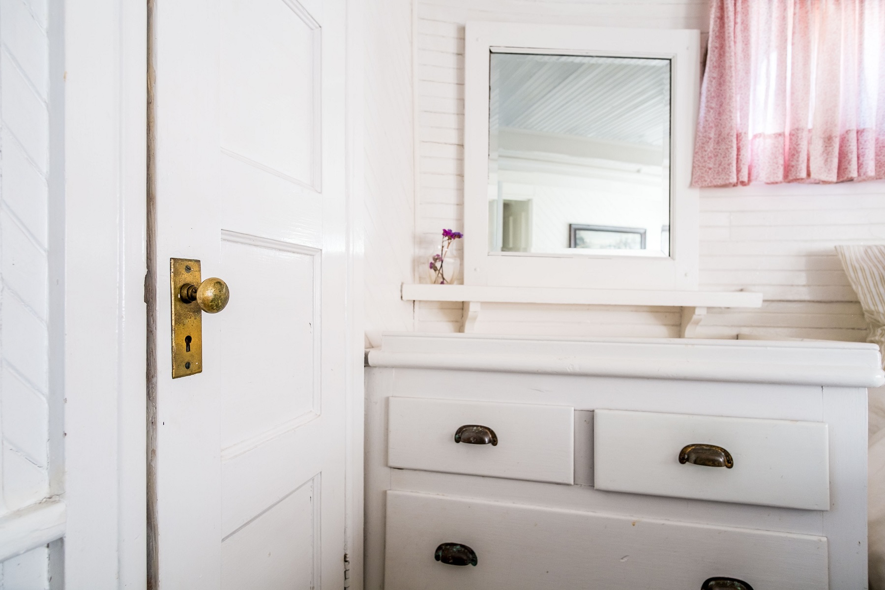 Quick Fixes For An Out Of Date Bathroom